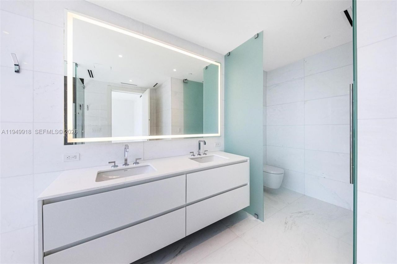 300 Biscayne Boulevard Way, Unit 4507W, Miami, FL 33131 Photo