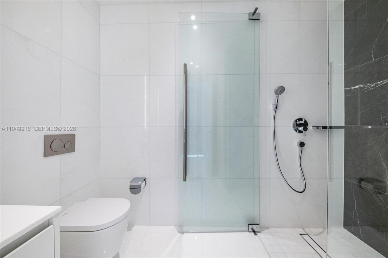 300 Biscayne Boulevard Way, Unit 4507W, Miami, FL 33131 Photo