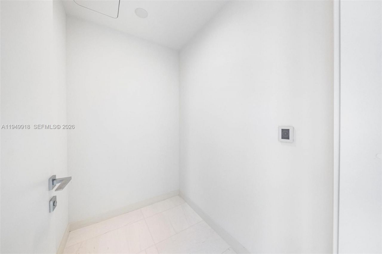 300 Biscayne Boulevard Way, Unit 4507W, Miami, FL 33131 Photo