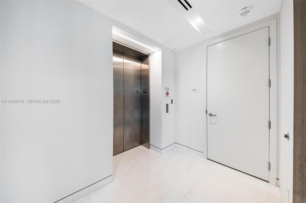 300 Biscayne Boulevard Way, Unit 4507W, Miami, FL 33131 Photo