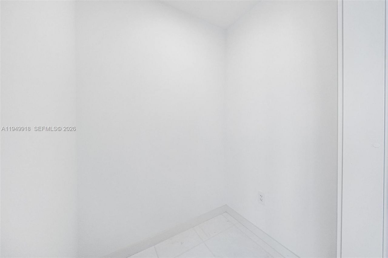 300 Biscayne Boulevard Way, Unit 4507W, Miami, FL 33131 Photo