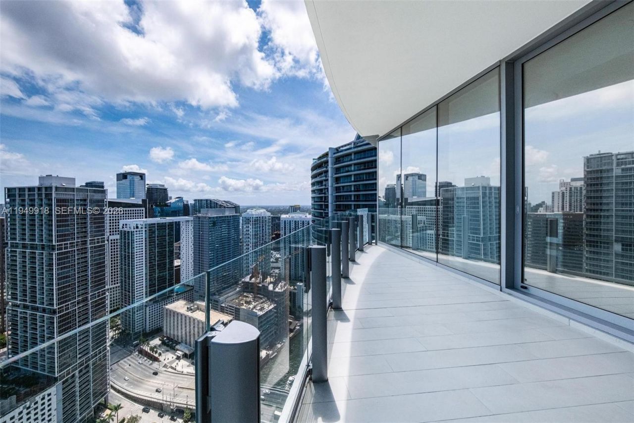 300 Biscayne Boulevard Way, Unit 4507W, Miami, FL 33131 Photo