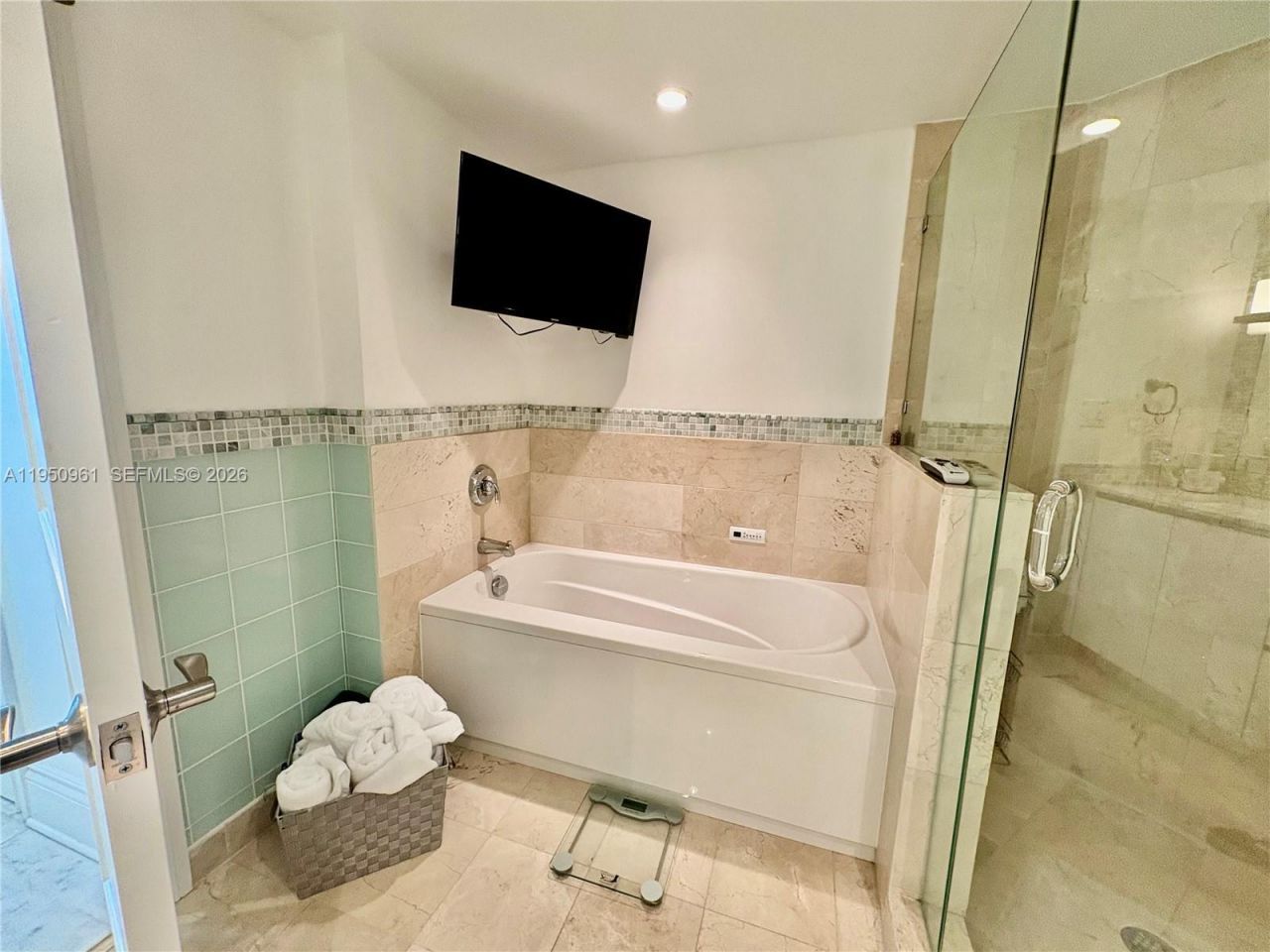 1800 N Bayshore Dr, Unit 1801, Miami, FL 33132 Photo