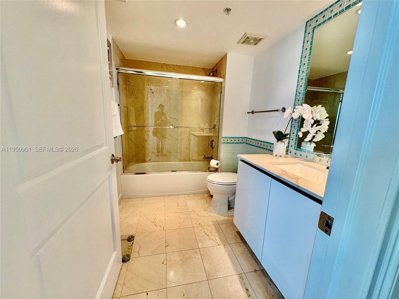 1800 N Bayshore Dr, Unit 1801, Miami, FL 33132 Photo