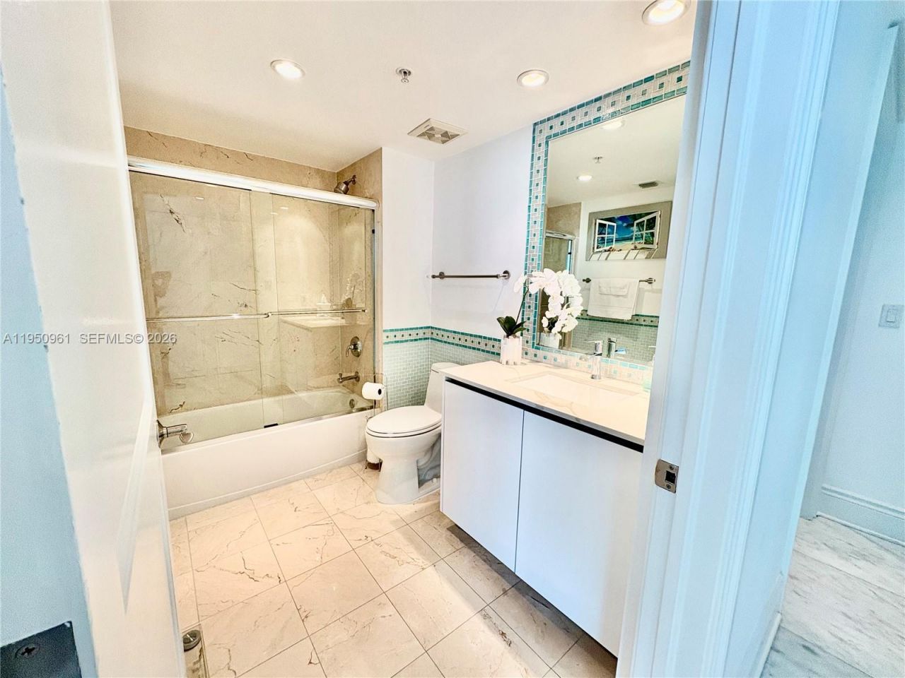 1800 N Bayshore Dr, Unit 1801, Miami, FL 33132 Photo