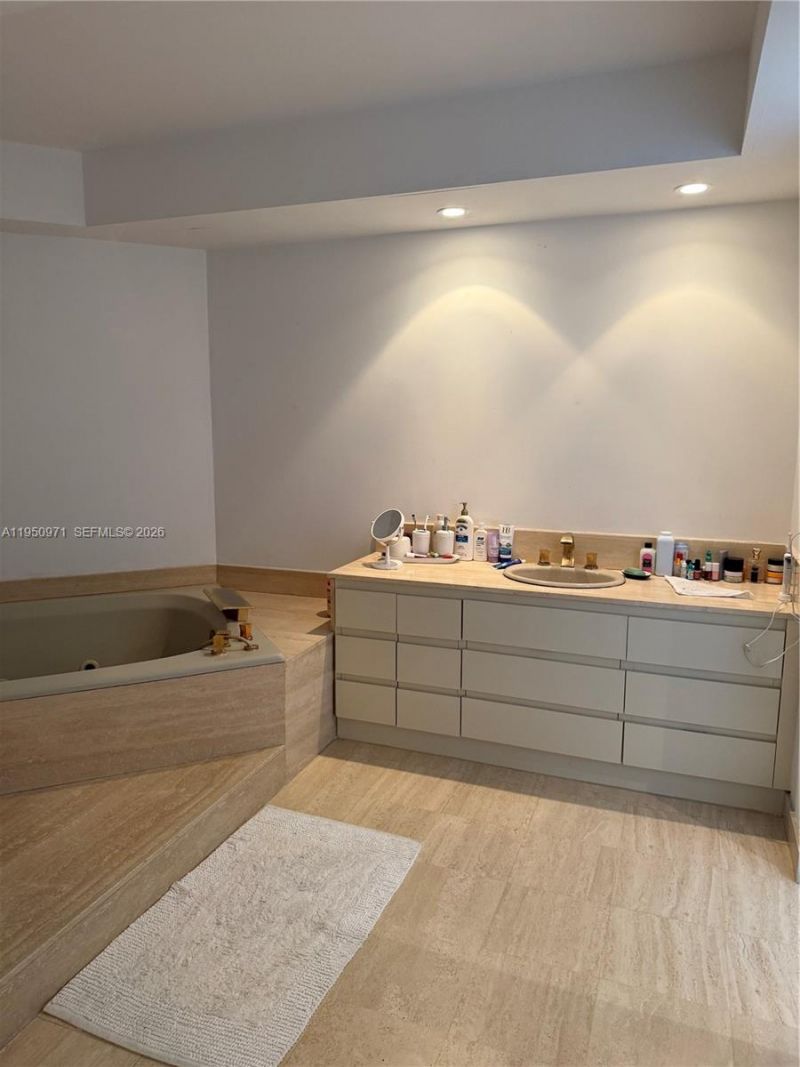 4000 Island Blvd, Unit 2402, Aventura, FL 33160 Photo