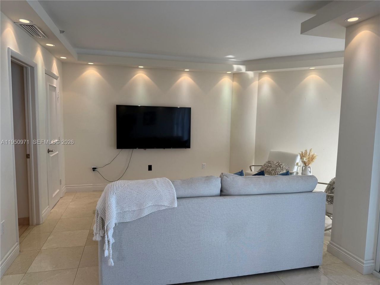 4000 Island Blvd, Unit 2402, Aventura, FL 33160 Photo