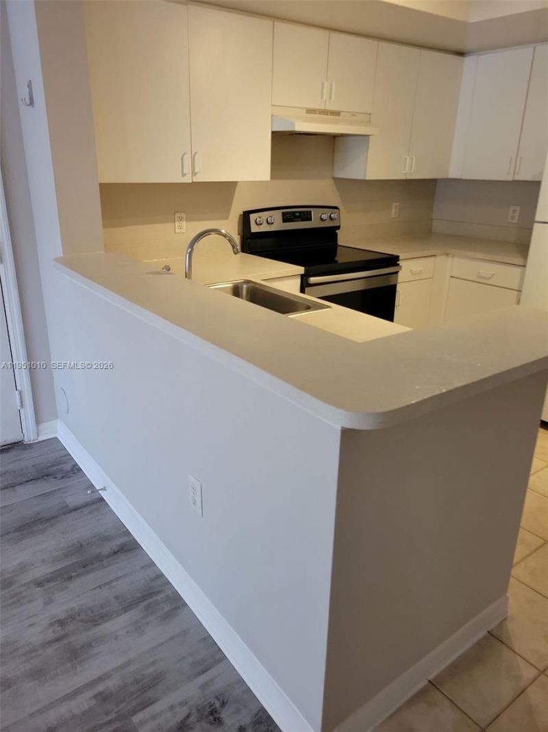 4195 N Haverhill Rd, Unit 315, West Palm Beach, FL 33417 Photo