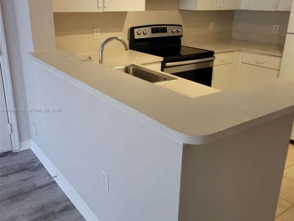 4195 N Haverhill Rd, Unit 315, West Palm Beach, FL 33417