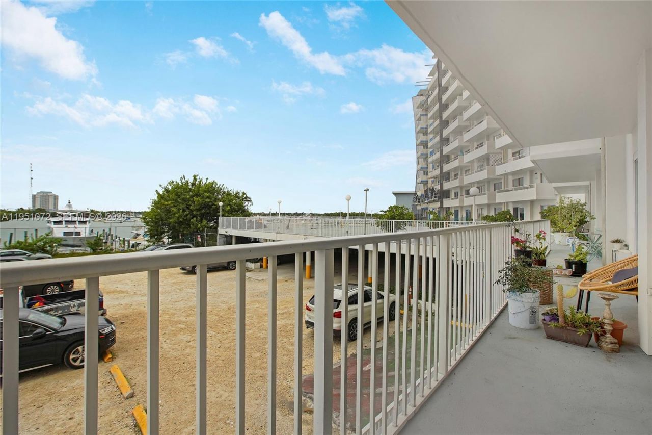 7904 West Dr , Unit 102, North Bay Village, FL 33141 Photo