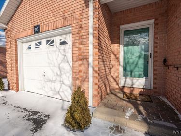 10 Woodpointe, Unit 10, Amherst, NY 14221