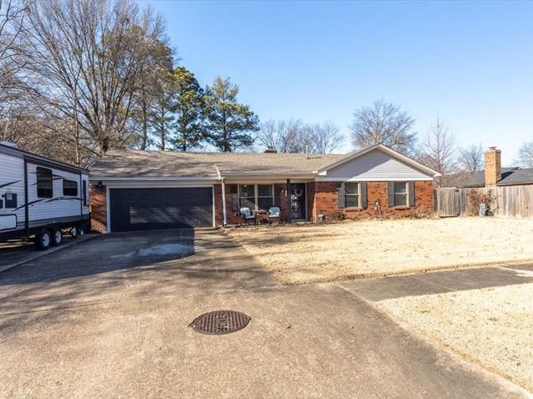 1007 Roselawn Circle, West Memphis, AR 72301