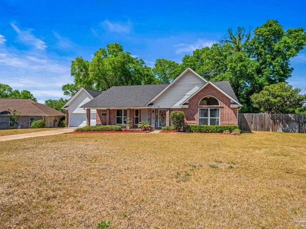 404 Kilkenny Way, Cantonment, FL 32533