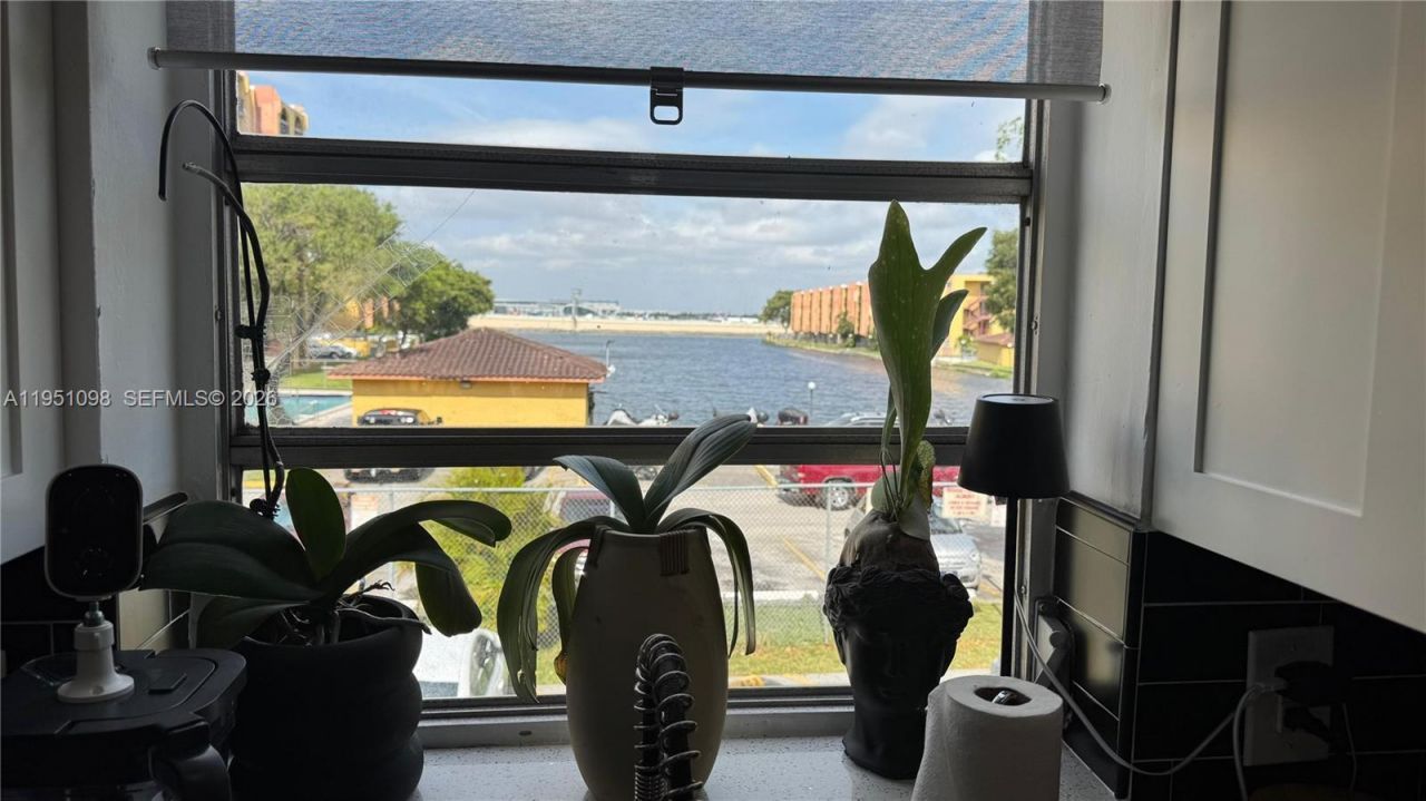 4713 NW 7th St , Unit 205-1, Miami, FL 33126 Photo