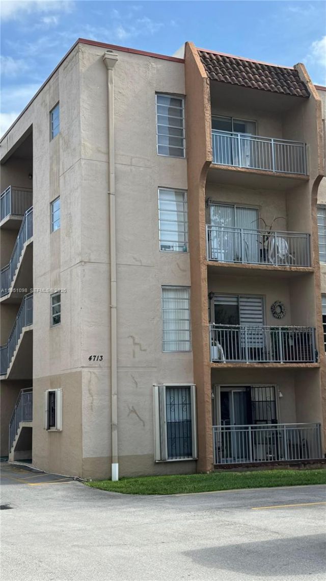 4713 NW 7th St , Unit 205-1, Miami, FL 33126 Photo