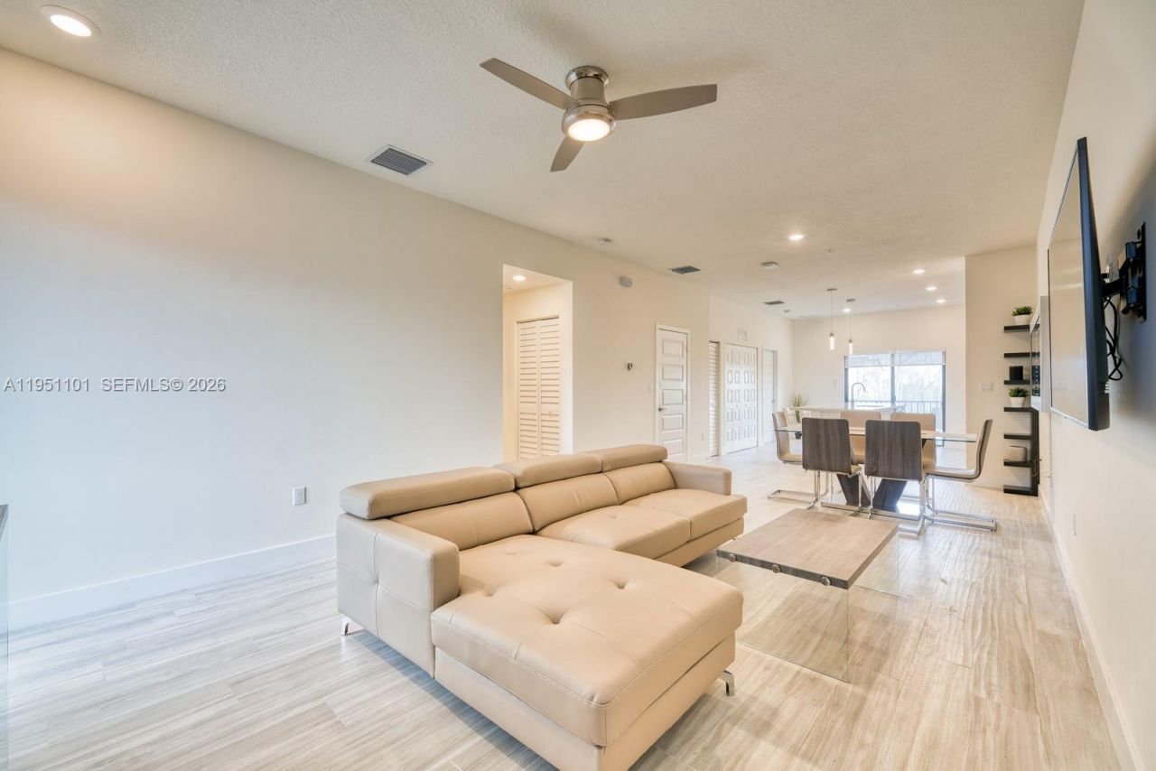 7831 NW 104th Ave, Unit 23, Doral, FL 33178 Photo