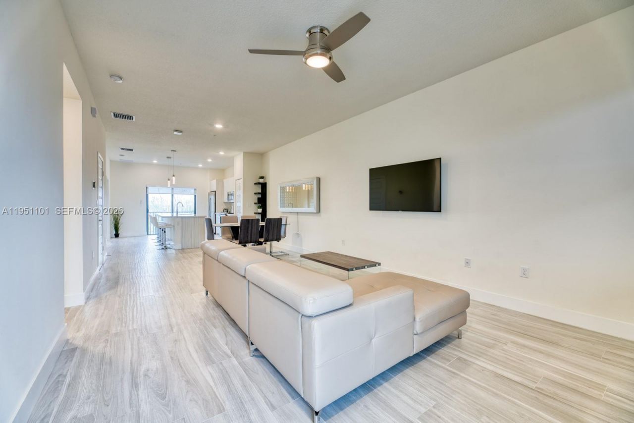 7831 NW 104th Ave, Unit 23, Doral, FL 33178 Photo