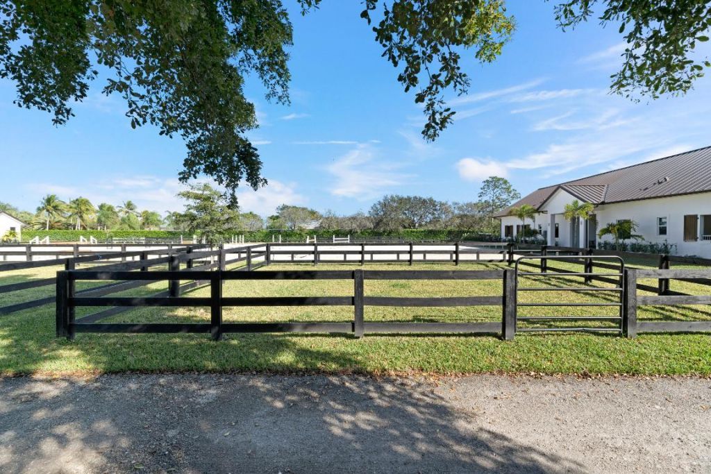 2889 Appaloosa Trail, Wellington, FL 33414 Photo