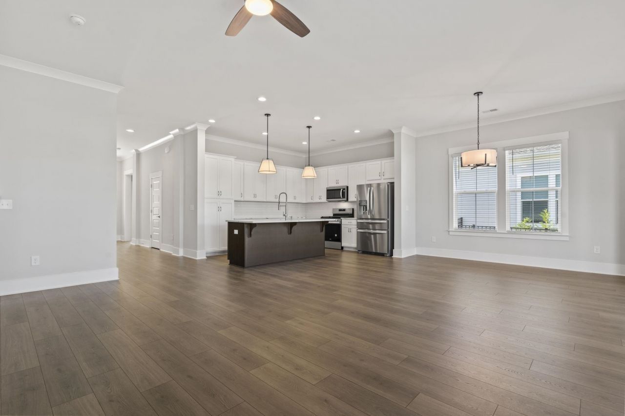 2034 Comradery Way Photo 11