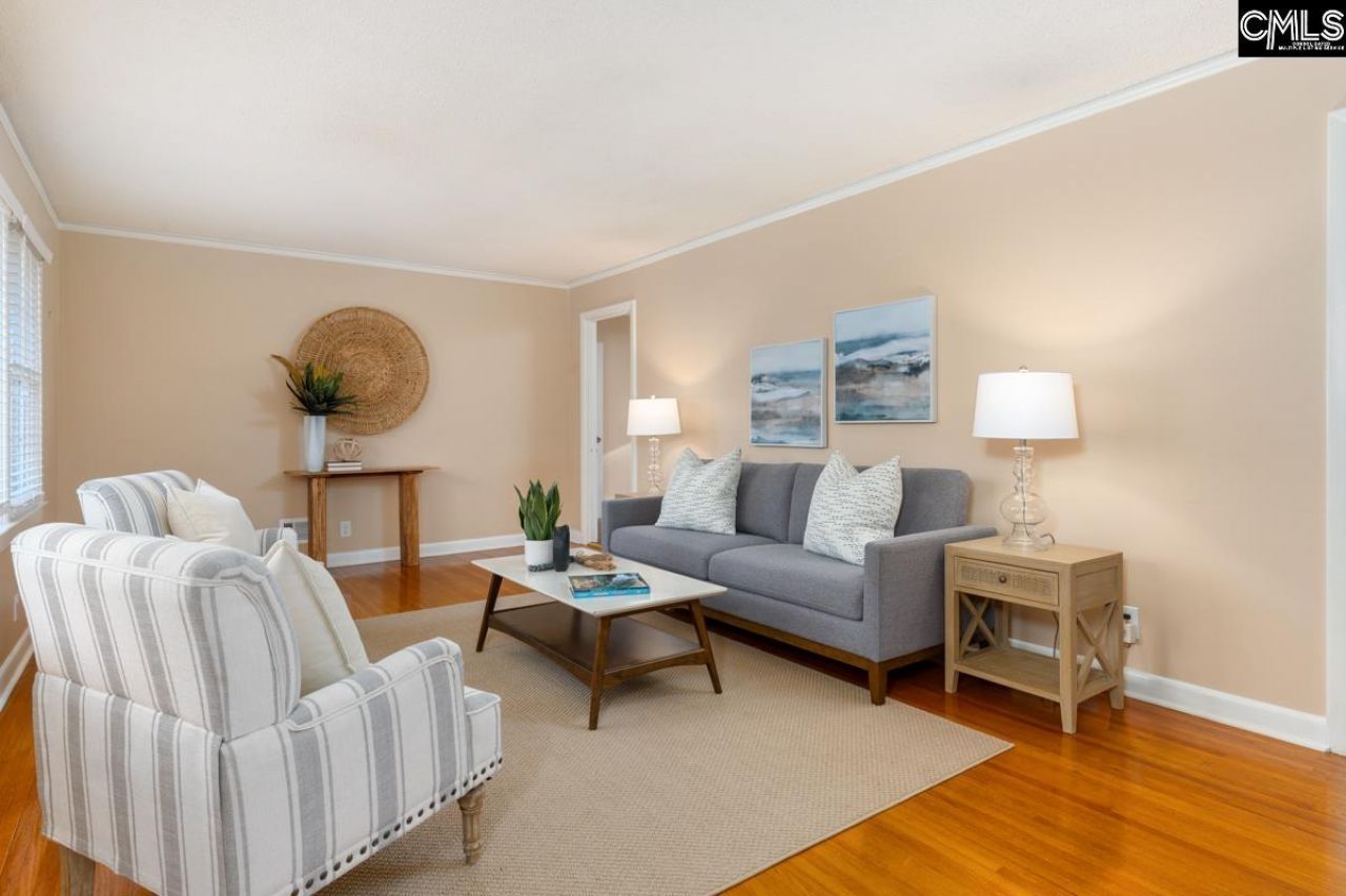 2532 Parkwood Drive  Photo 4