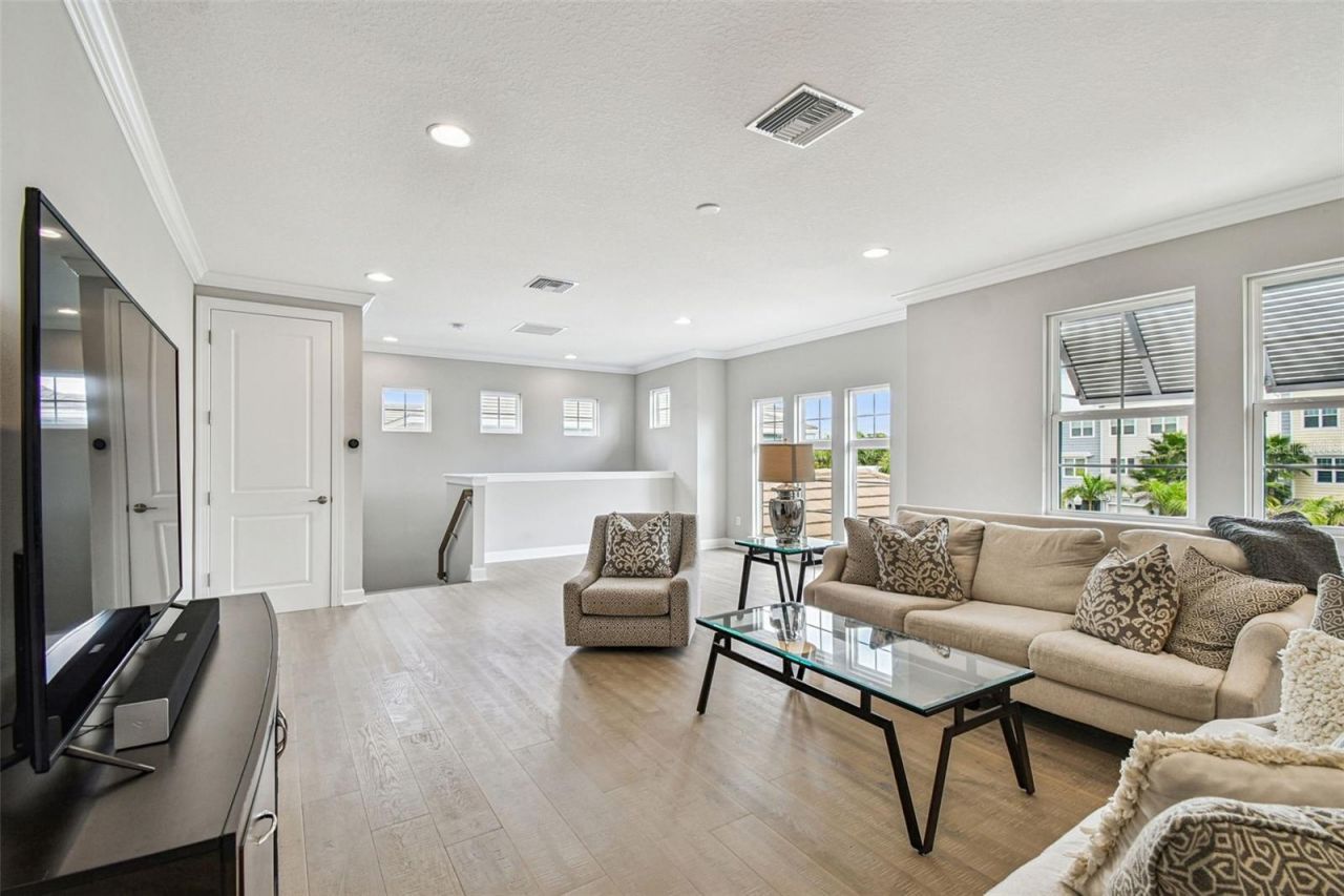 4054 Rocky Shores Drive, Tampa, FL 33634 Photo