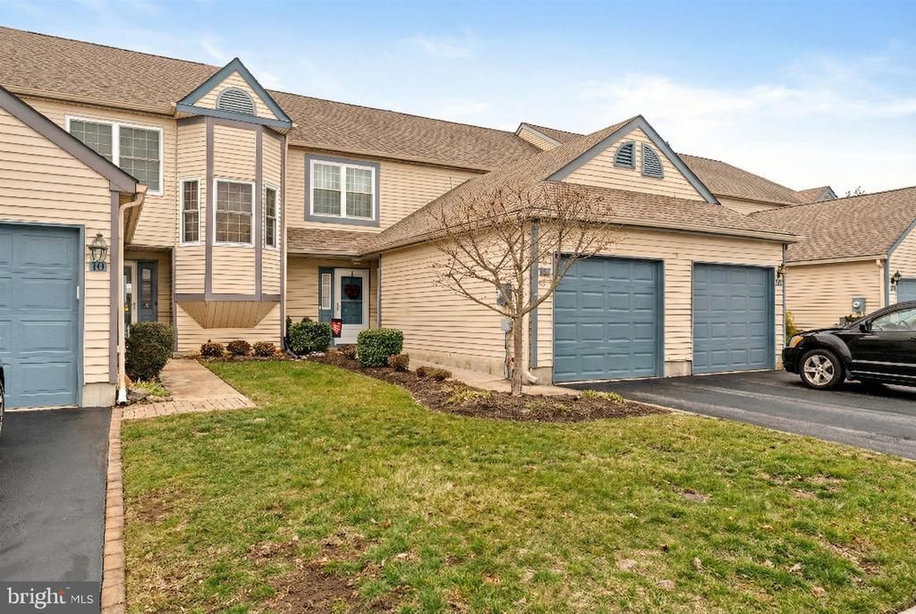 8 Laurel Court, Hamilton, NJ 08690 Main Photo