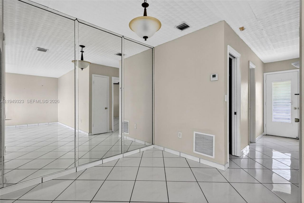 16750 NE 14th Ave, Unit 310, Miami, FL 33162 Photo