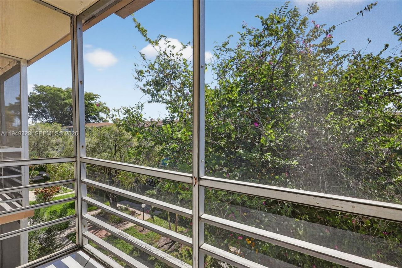 16750 NE 14th Ave, Unit 310, Miami, FL 33162 Photo