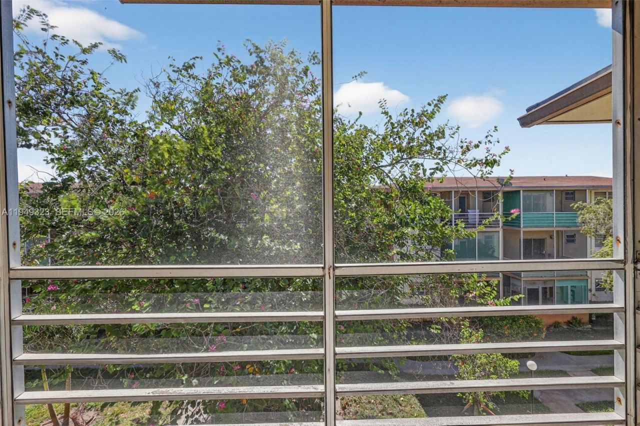 16750 NE 14th Ave, Unit 310, Miami, FL 33162 Photo