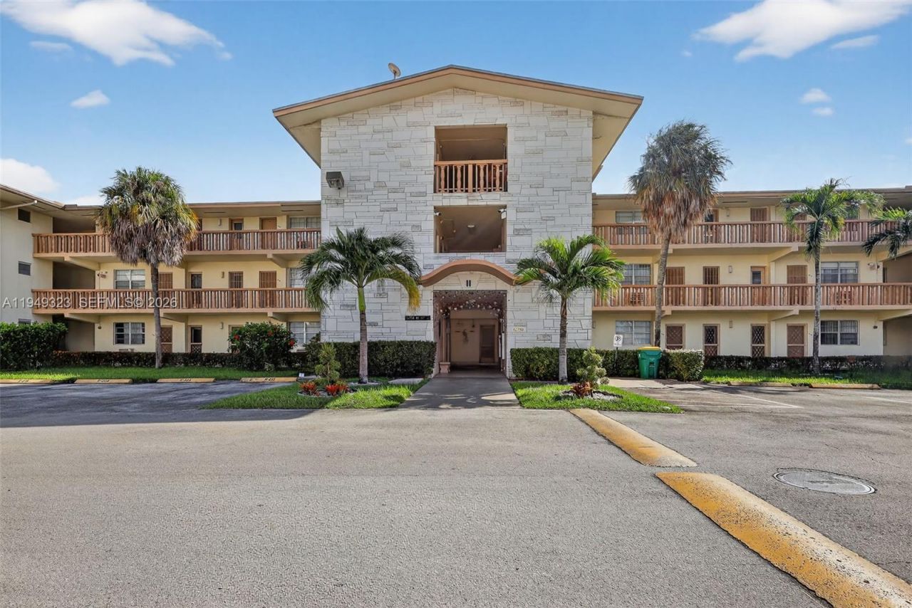 16750 NE 14th Ave, Unit 310, Miami, FL 33162 Photo