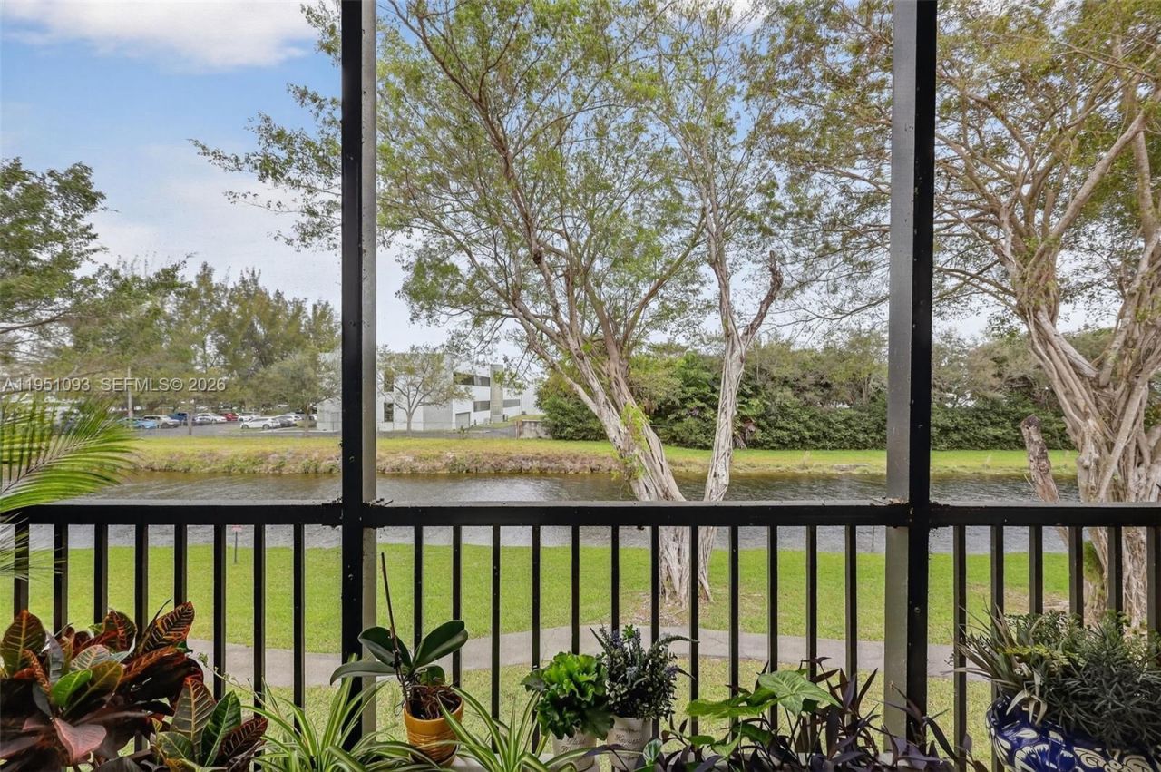 15505 N Miami Lakeway N, Unit 201, Miami Lakes, FL 33014 Photo