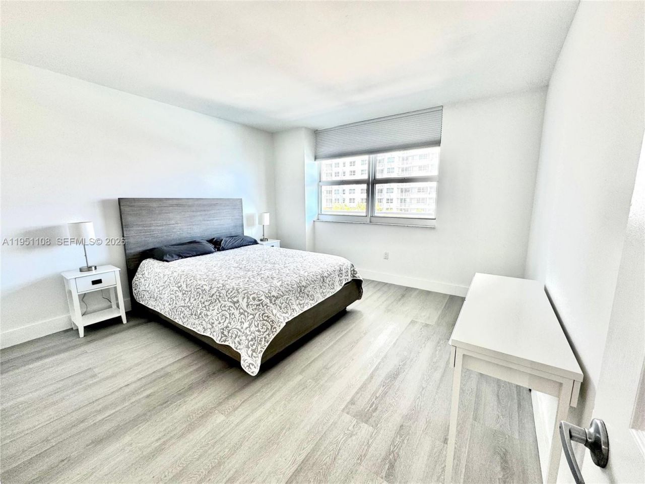 1155 Brickell Bay Dr, Unit 906, Miami, FL 33131 Photo