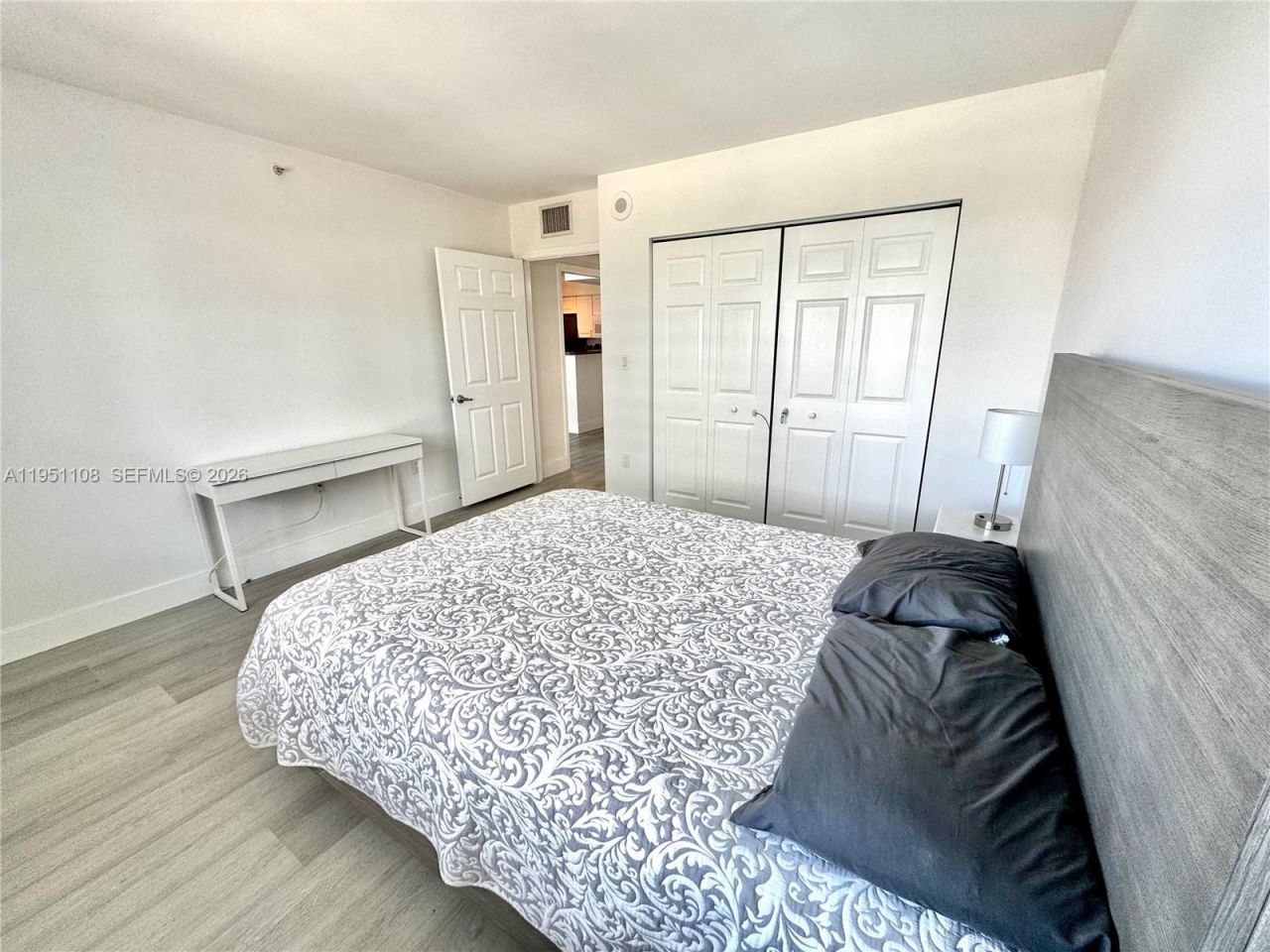 1155 Brickell Bay Dr, Unit 906, Miami, FL 33131 Photo