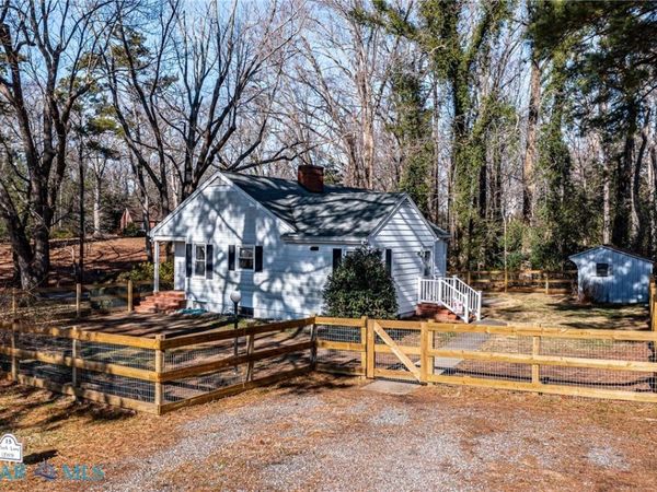 15 Clark Lane , Kilmarnock, VA 22482