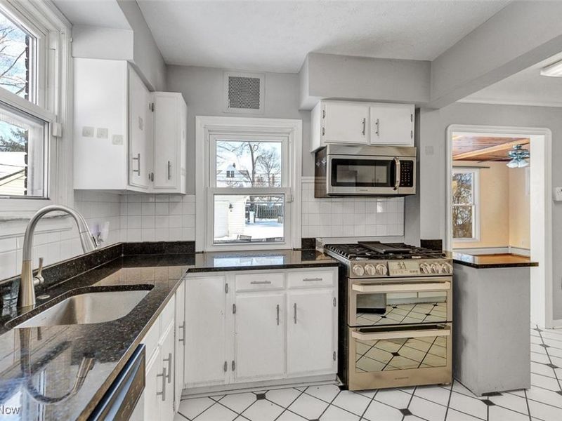 2317 Canterbury Road, Cleveland, OH 44118 Photo 10