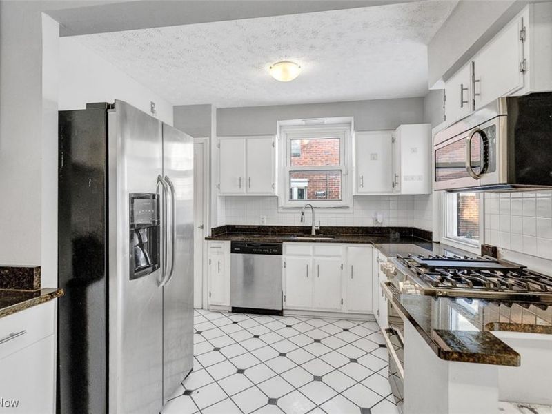 2317 Canterbury Road, Cleveland, OH 44118 Photo 8