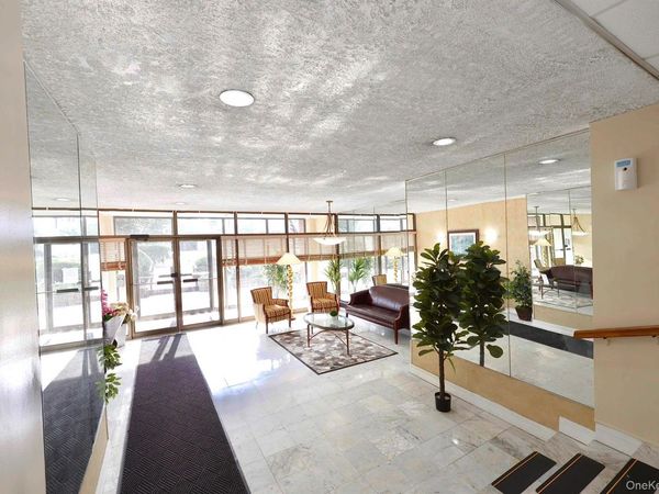 85 S CENTRE AVE, Unit A20, Rockville Centre, NY 11570