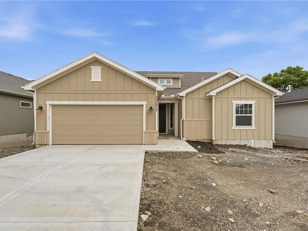 20677 Skyview Lane, Spring Hill, KS 66083