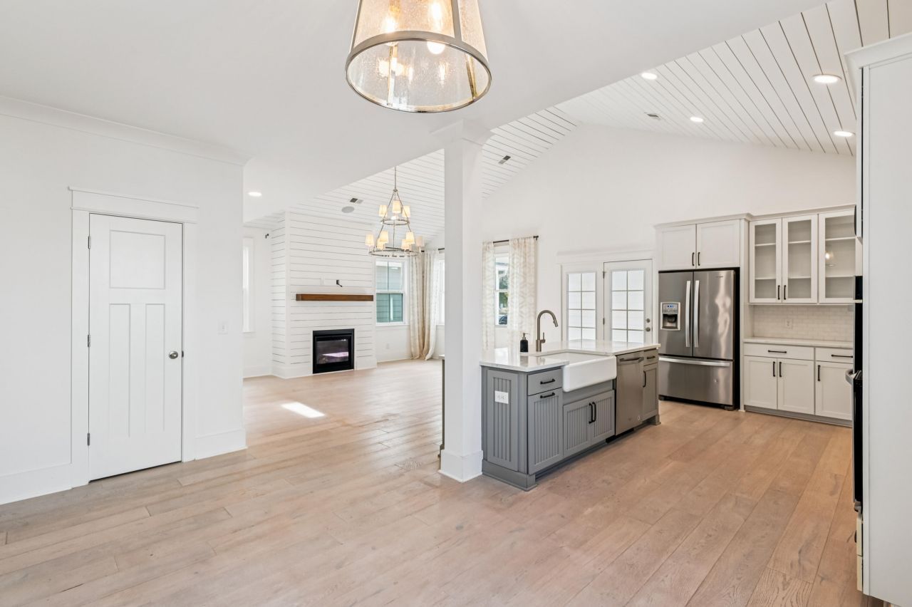 1009 Oak Bluff Avenue Photo 6