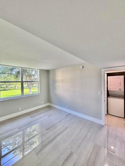 545 Oaks Lane, Unit 201, Pompano Beach, FL 33069 Photo