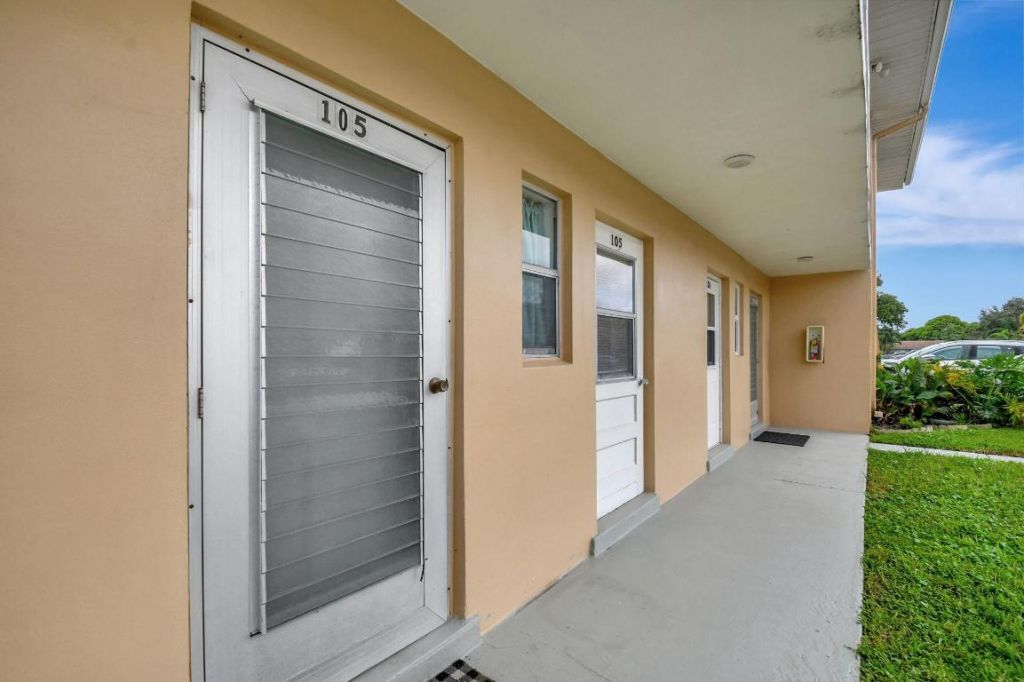 2121 NE 1st Court, Unit 105, Boynton Beach, FL 33435 Photo