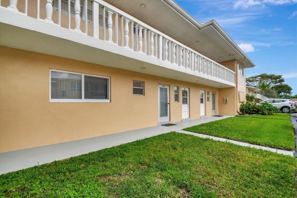 2121 NE 1st Court, Unit 105, Boynton Beach, FL 33435 Photo