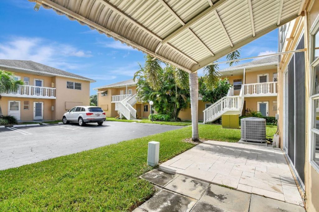 2121 NE 1st Court, Unit 105, Boynton Beach, FL 33435 Photo