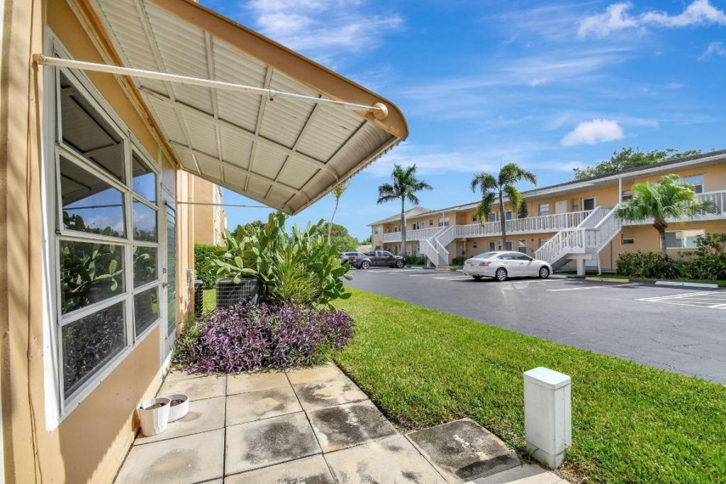 2121 NE 1st Court, Unit 105, Boynton Beach, FL 33435 Photo