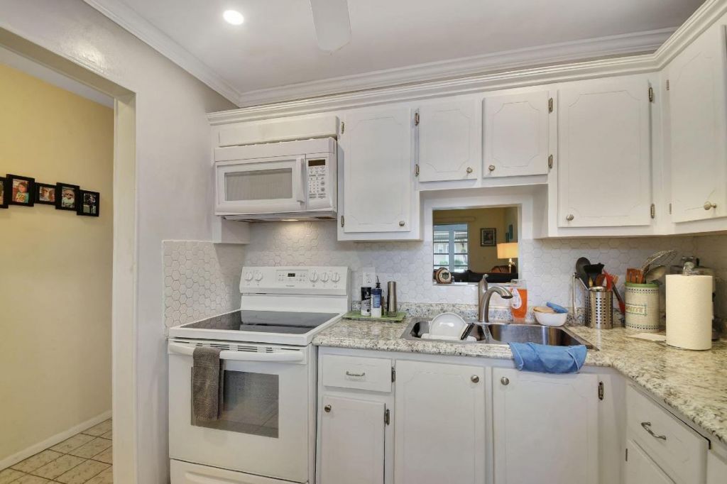 2121 NE 1st Court, Unit 105, Boynton Beach, FL 33435 Photo