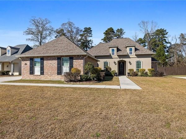 8939 GREENLEAVES Drive, Denham Springs, LA 70726