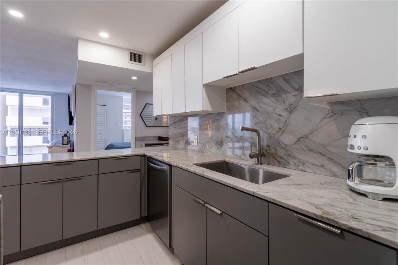 5701 Collins Ave, Unit 1417, Miami Beach, FL 33140 Photo