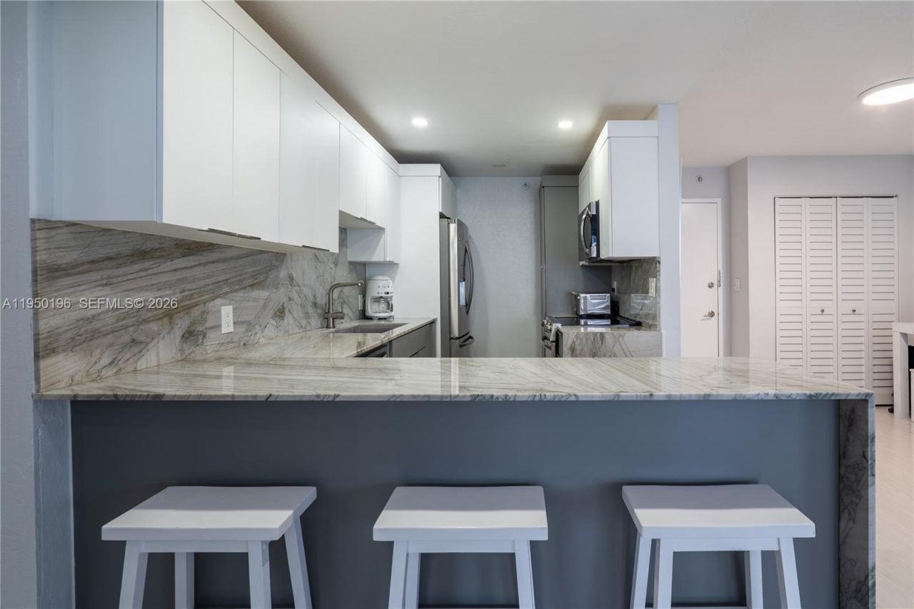 5701 Collins Ave, Unit 1417, Miami Beach, FL 33140 Photo