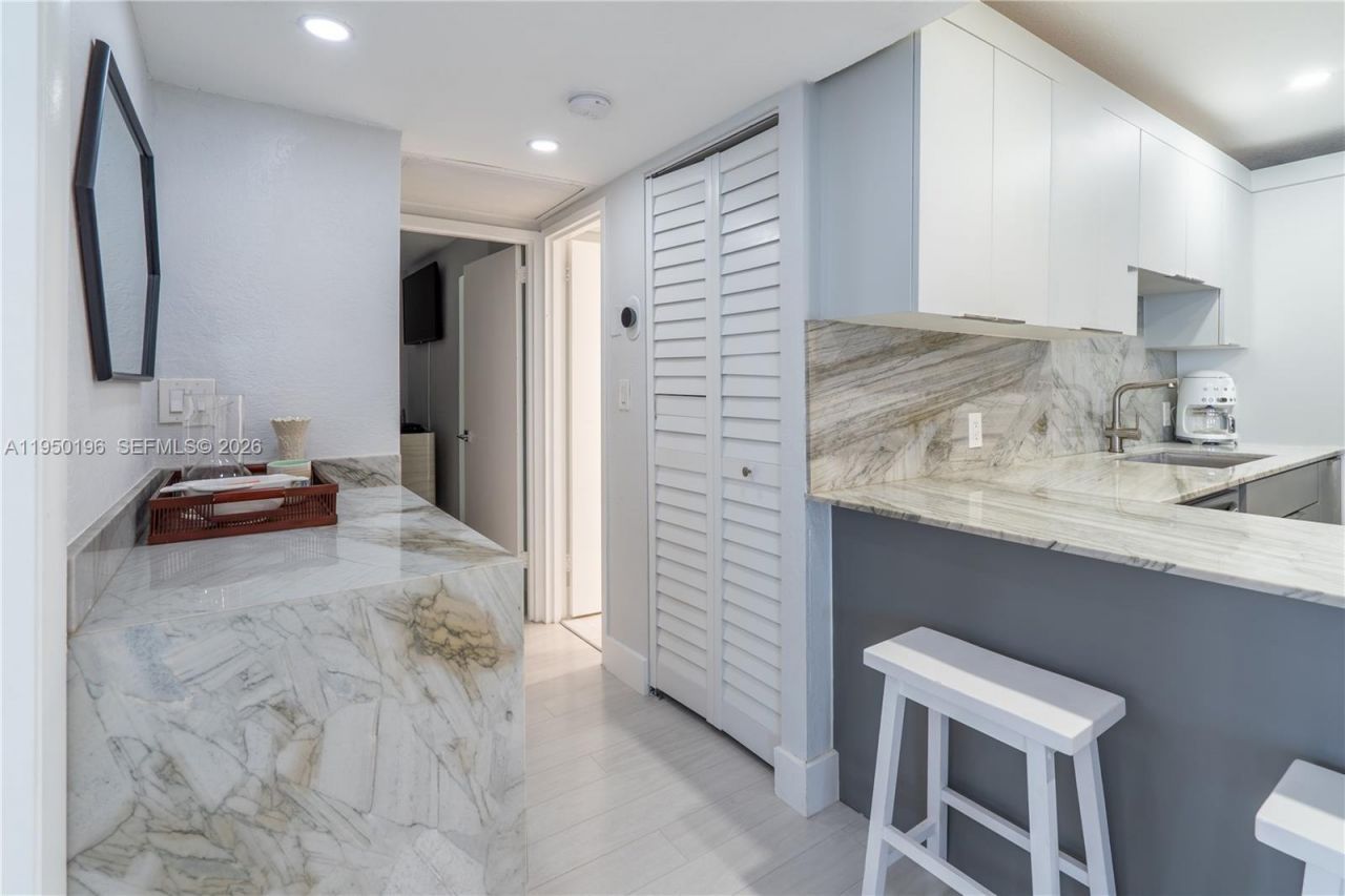 5701 Collins Ave, Unit 1417, Miami Beach, FL 33140 Photo