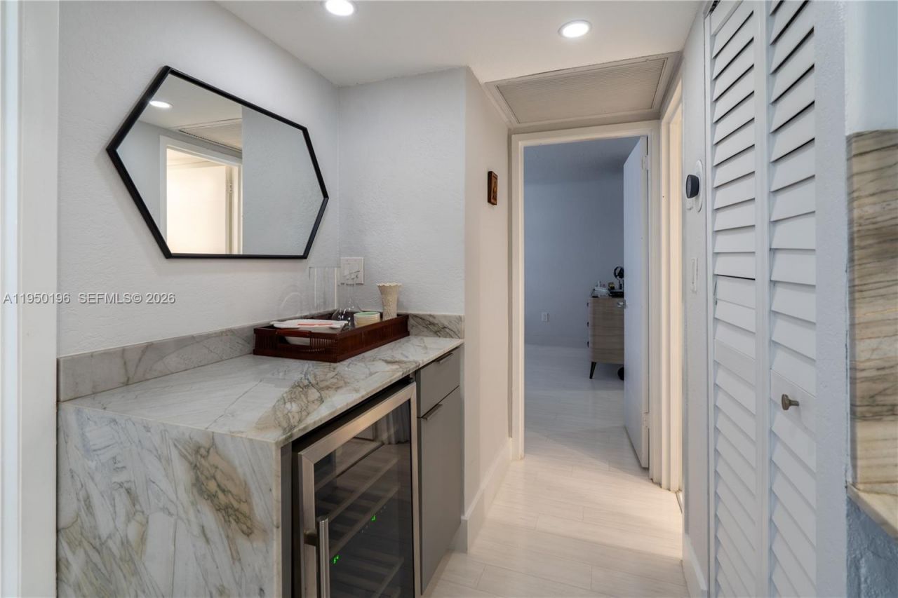5701 Collins Ave, Unit 1417, Miami Beach, FL 33140 Photo